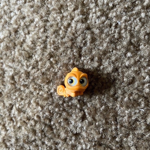 Disney Doorables: Series 7 Special Edition Figurine – Tangled – Pascal - Picture 3 of 8